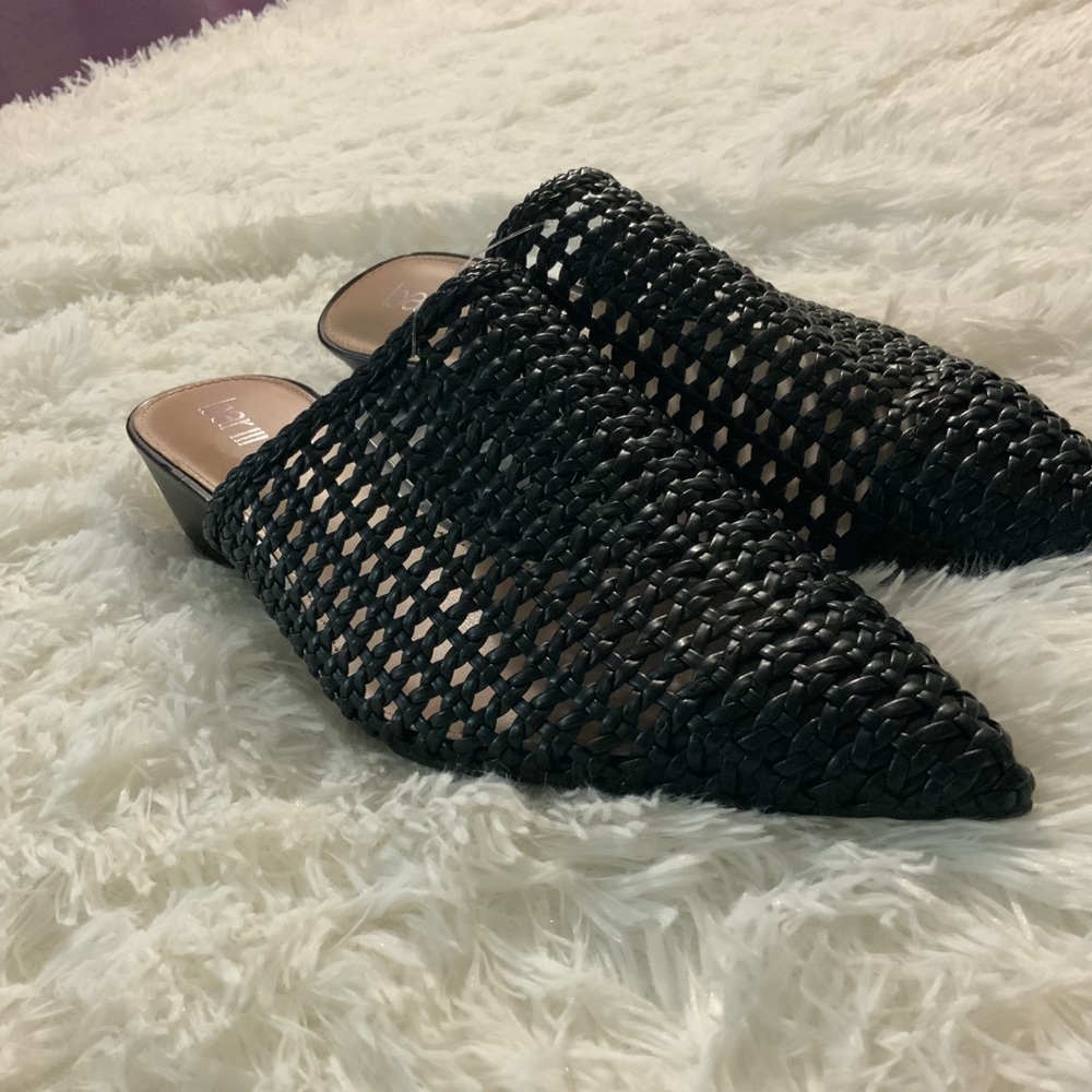 Fishneted shoe - Picture 4 of 5